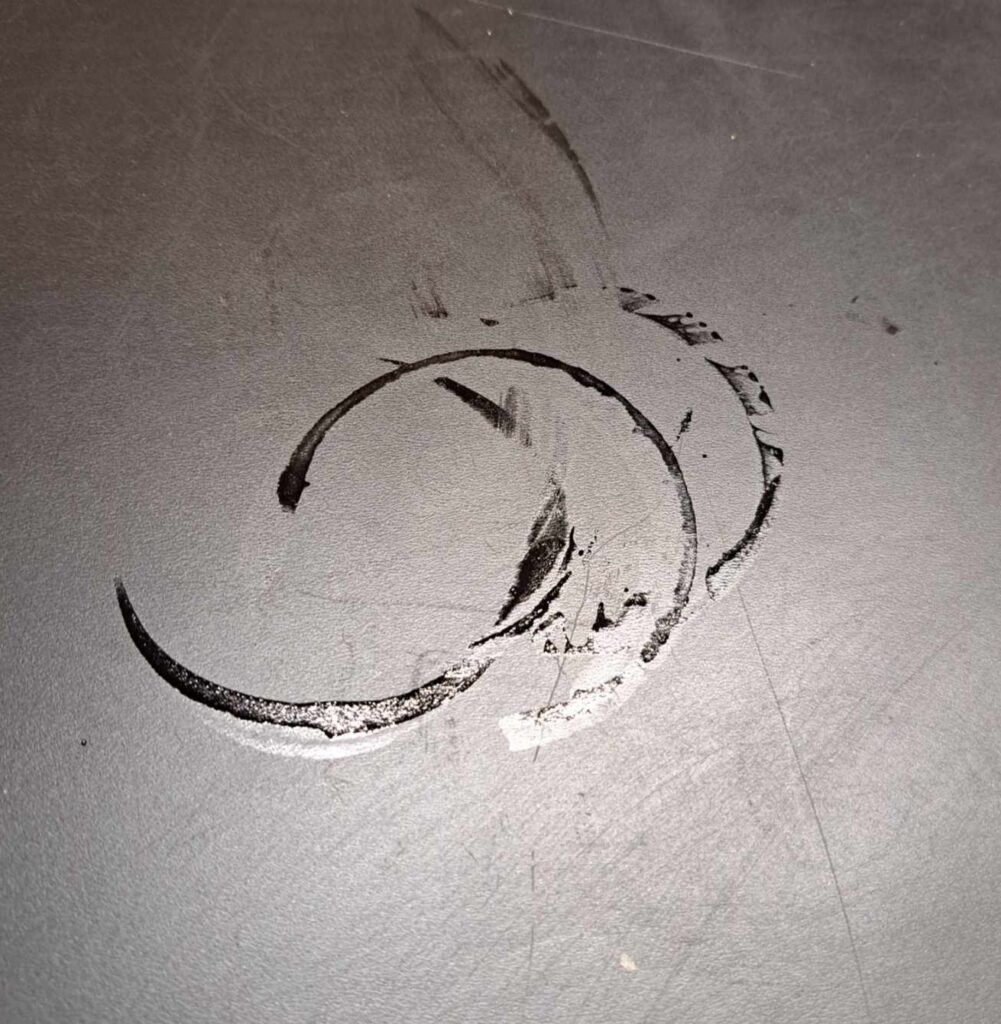 czym wyczyścić fronty akrylowe?